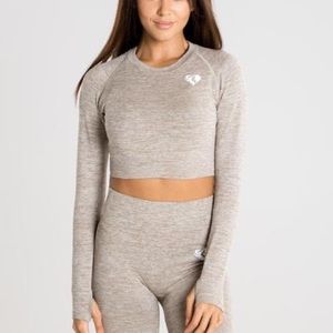 Women’s Best MOVE SEAMLESS LONG SLEEVE CROP TOP - brand new!